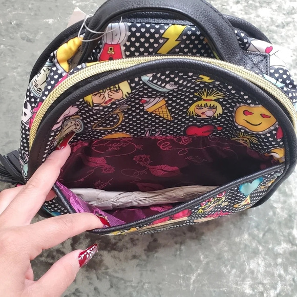 Betsey Johnson Emoji Train Case - Picture 9 of 9